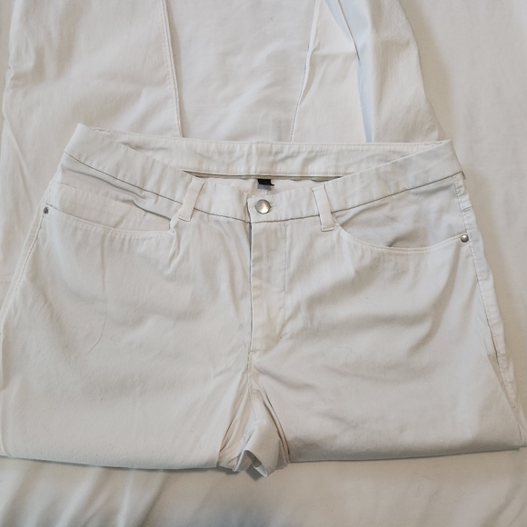 Lululemon ABC pants - Picture 2 of 6